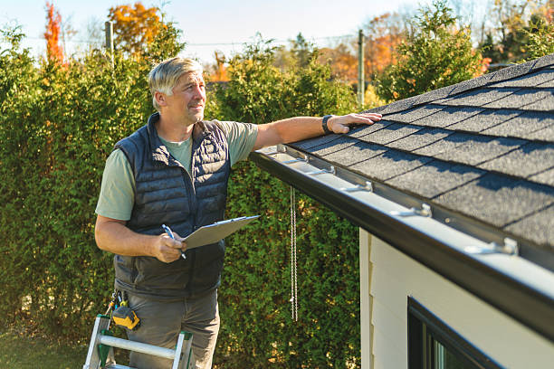 Professional Roofing technician working in Bloomingdale, OH